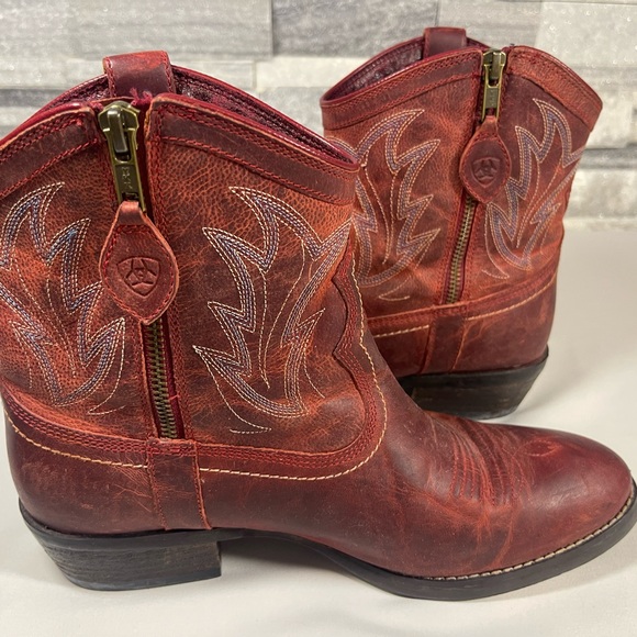Ariat Unbridled Western Cowboy Boots Size 9B Color: Red Style 10011912 Excellent - Picture 1 of 5